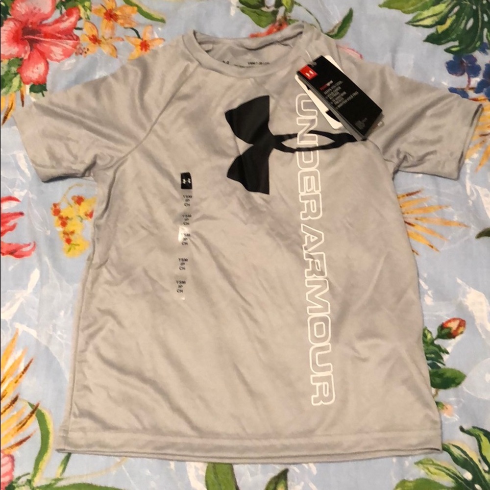 Under Armour Tee Boys size small